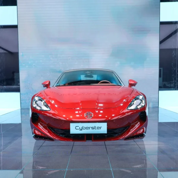 MG Cyberster 2026 520km Legendary Four-Wheel Roadster – In Stock in China | EVOVED